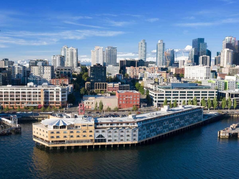 The Edgewater Hotel 43/50
