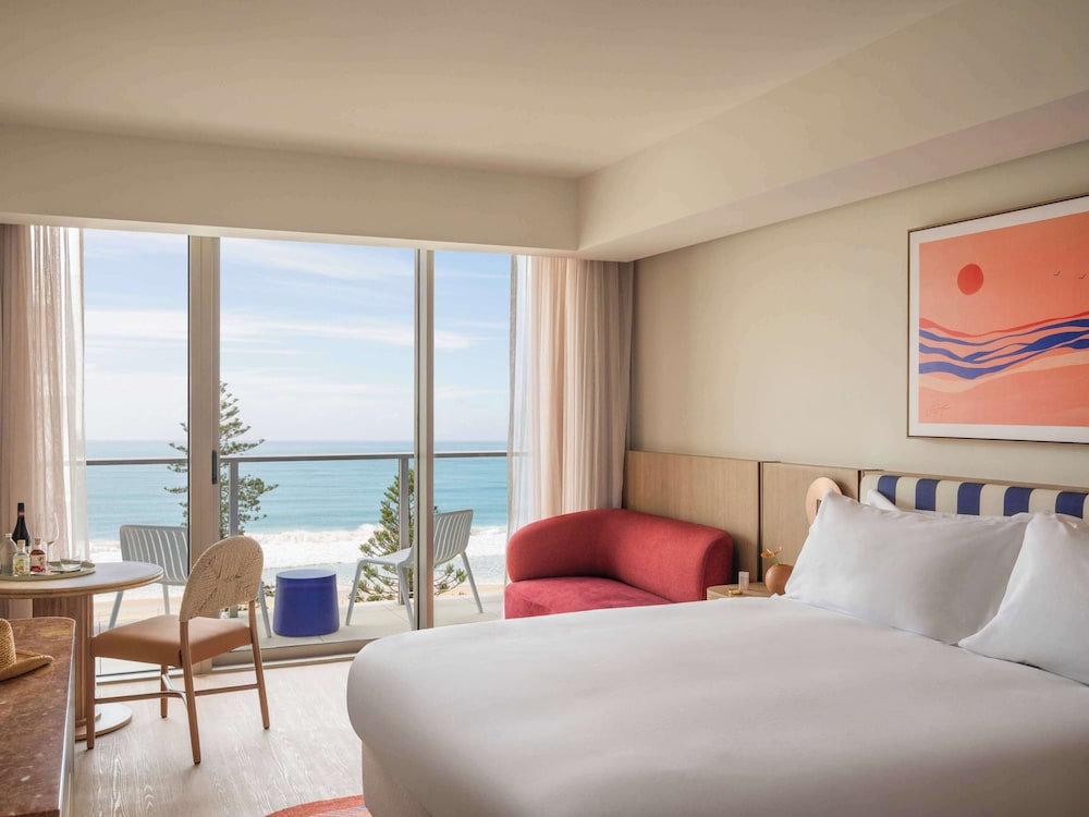 Deluxe King Accessible Room