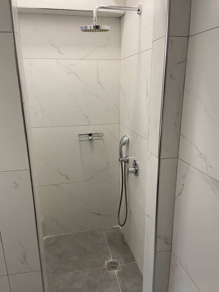 Connect Suites 48/48