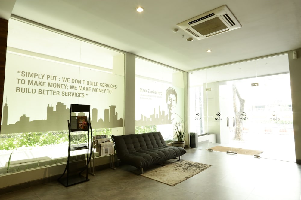 Cleo Hotel Basuki Rahmat 31/46