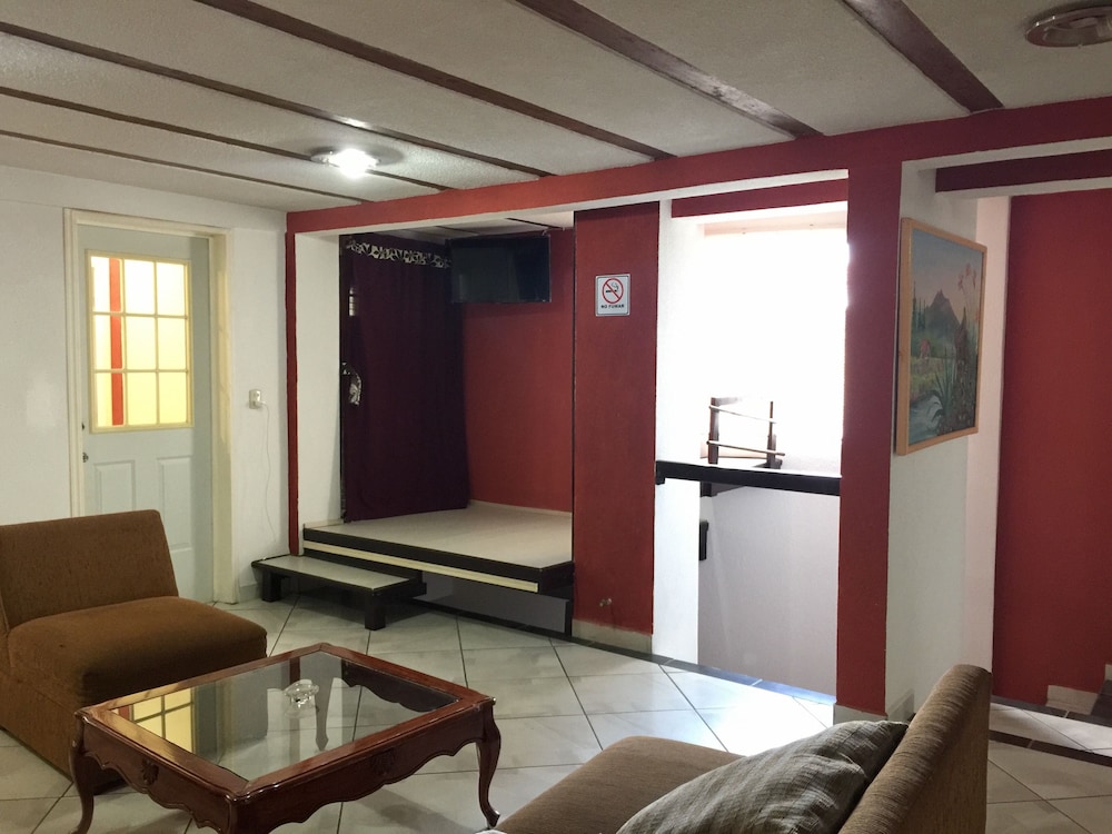 Hotel & Suites Cerro Rojo 48/68