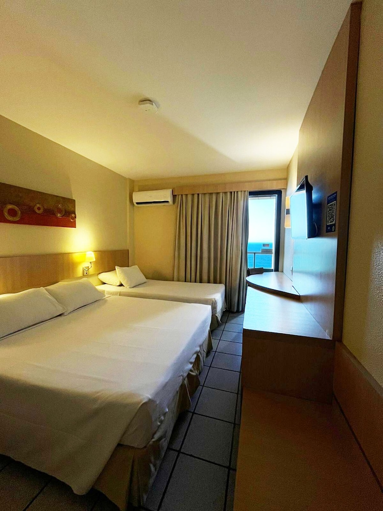 LUXURY, TRIPLE, 1 DOUBLE AND 1 SINGLE BED, PARTIAL SEA VIEW