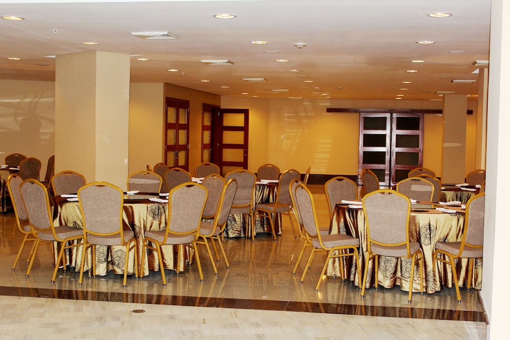 Torre de Alba Hotel Suites 54/68