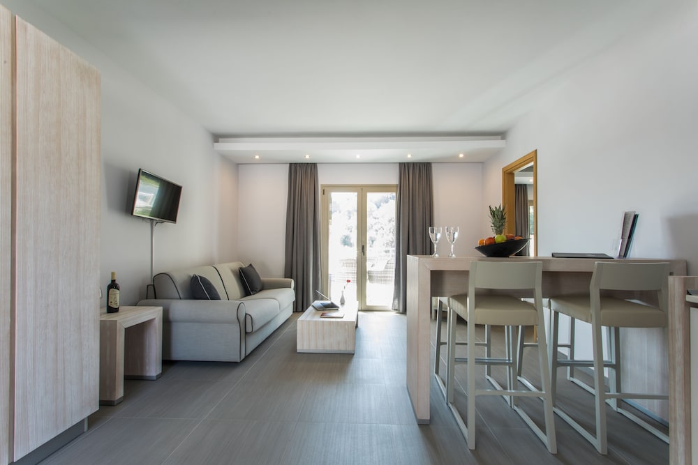 AQUA OLIVA RESORT 33/71