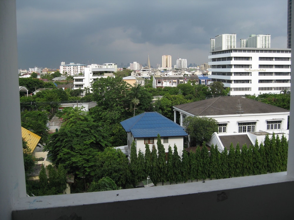 KOMOL RESIDENCE BANGKOK 2/65