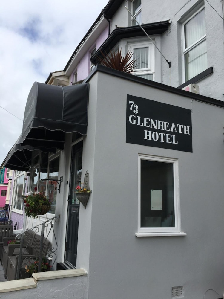 Glenheath Hotel 2/49