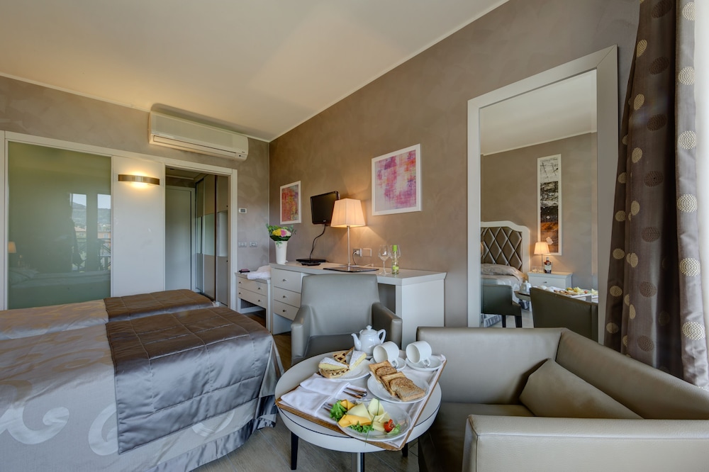 Parc Hotel Gritti 59/77