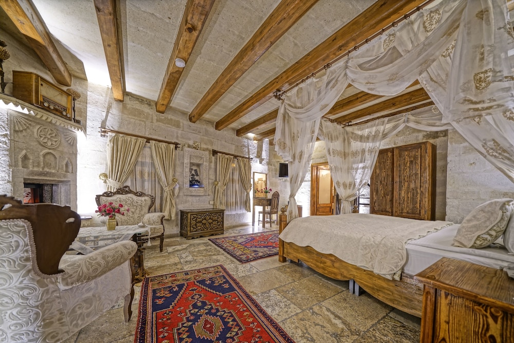 Maccan Cave Hotel 10/70