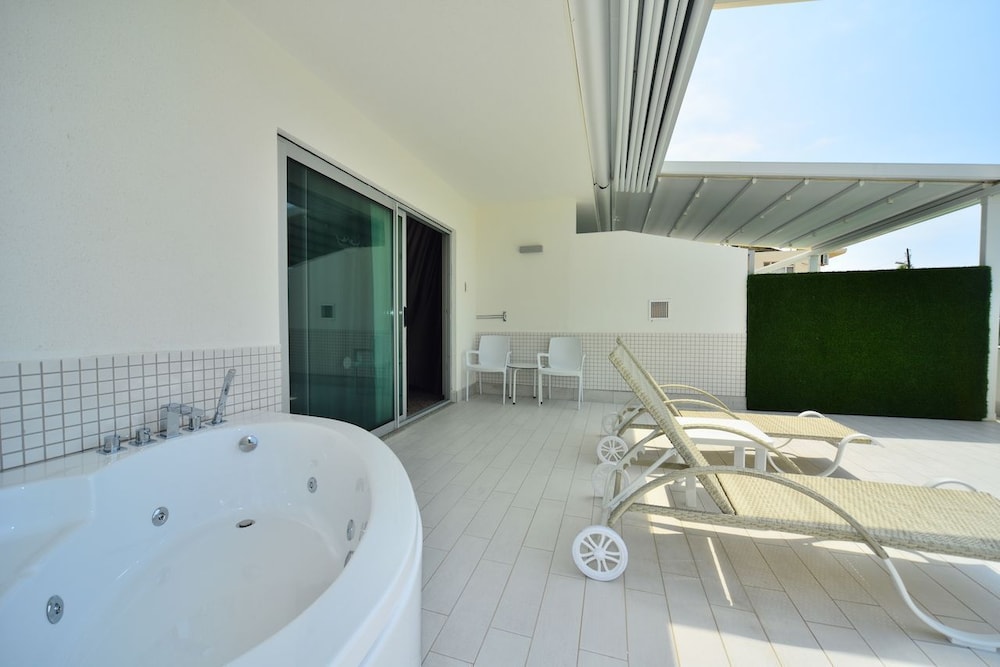 White City Resort 30/80