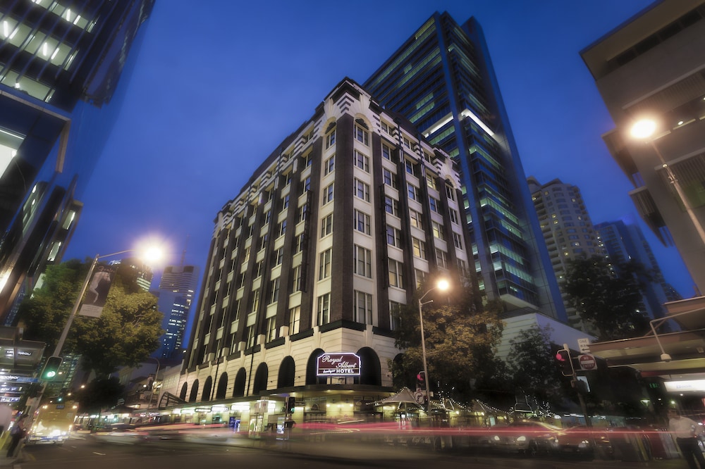 Royal Albert Hotel 2/75