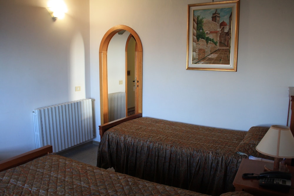 Edelweiss Hotel 17/65
