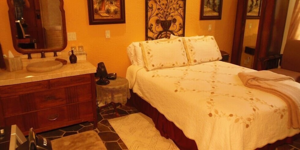 The Collins Inn And Seaside Cottages - Adults Only 20/77