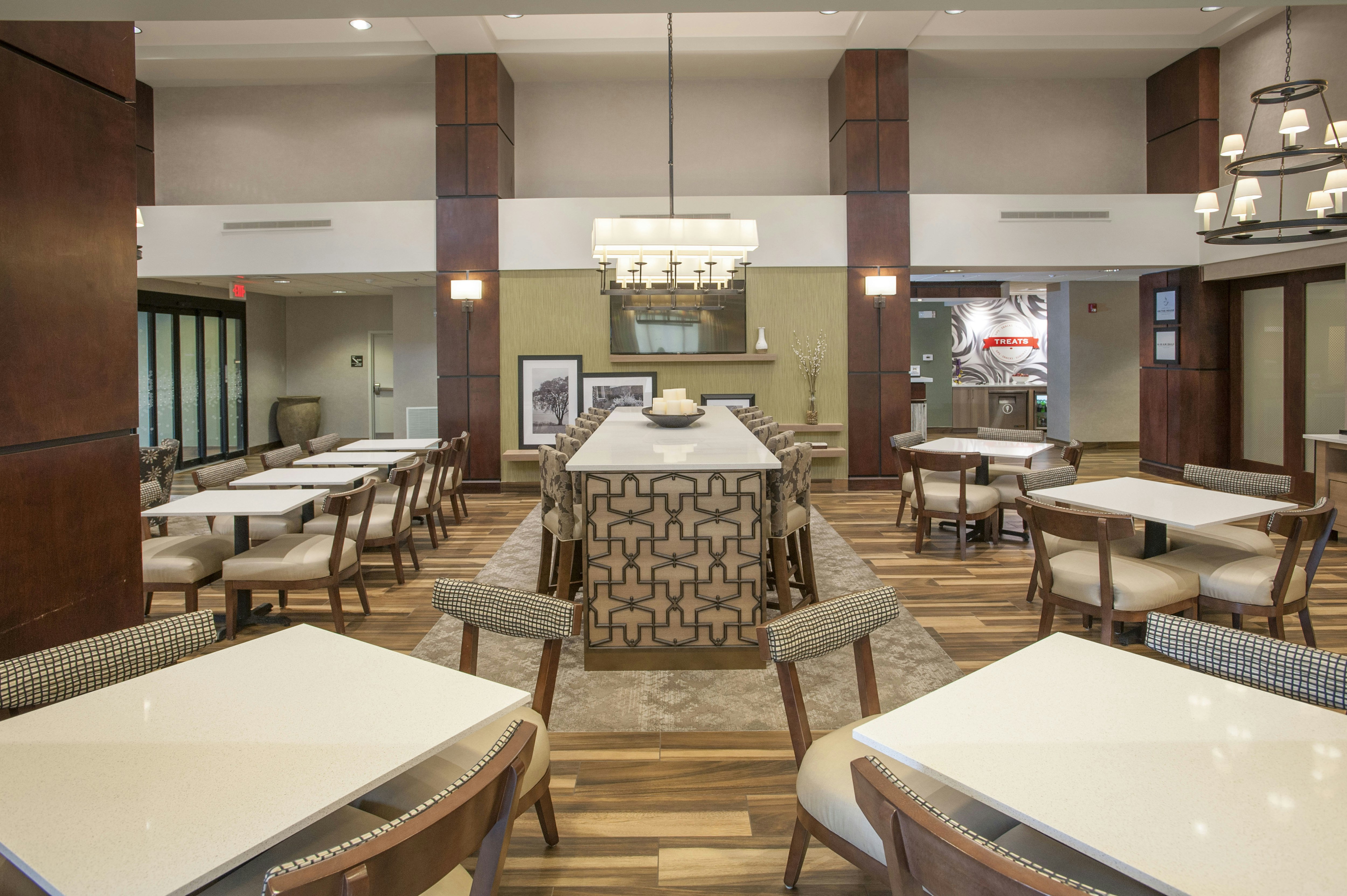 Hampton Inn & Suites Mobile Providence Park/Airport 37/56