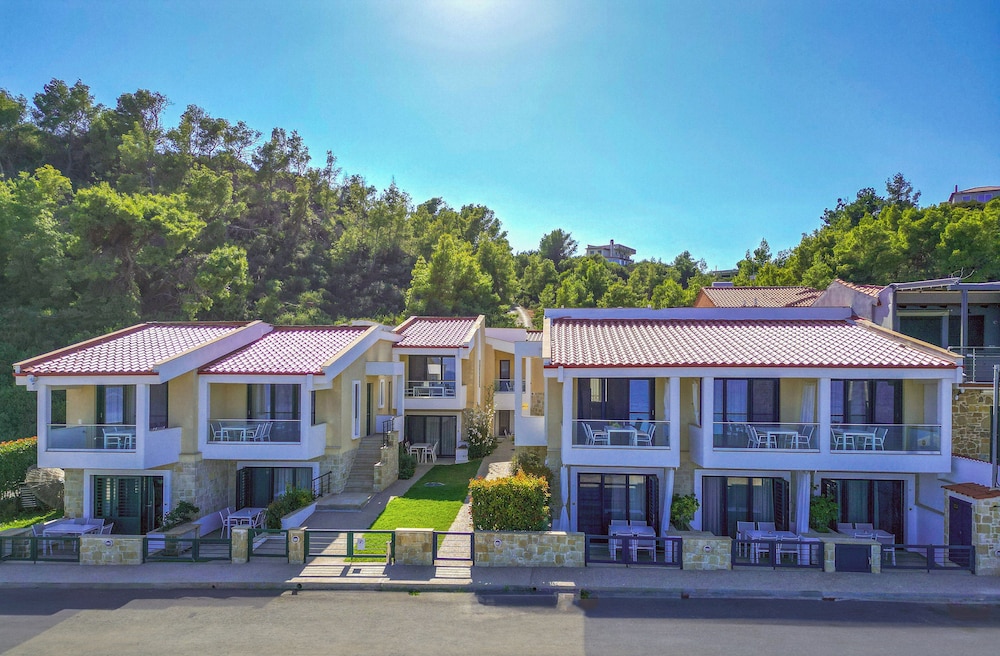 Elpiniki Luxury Apartments 9/66