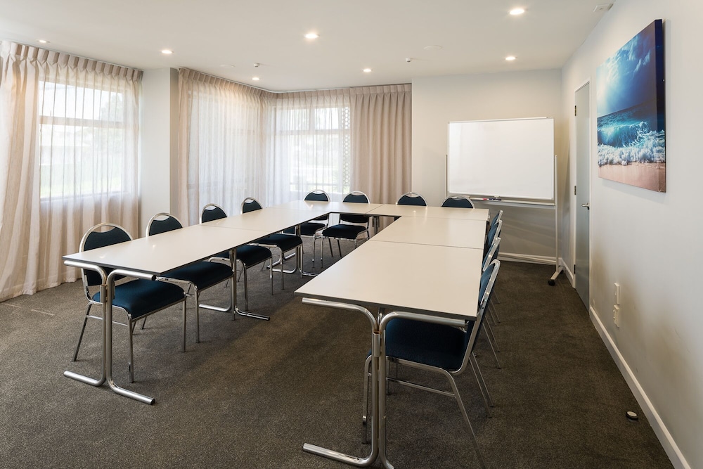 Carnmore Hotel Takapuna 47/65
