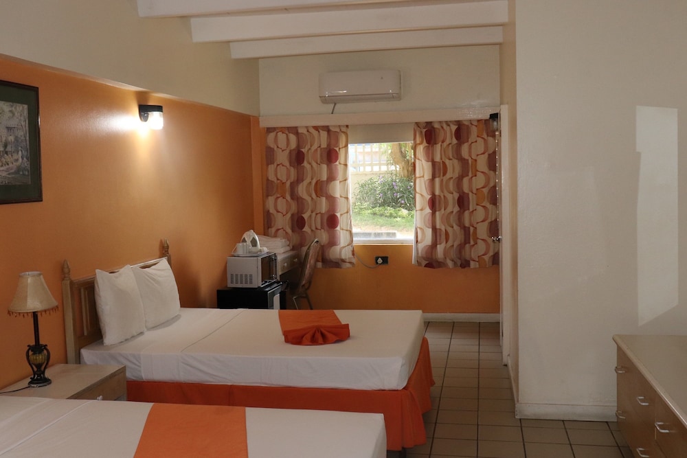 Pineapple Court Hotel 7/36