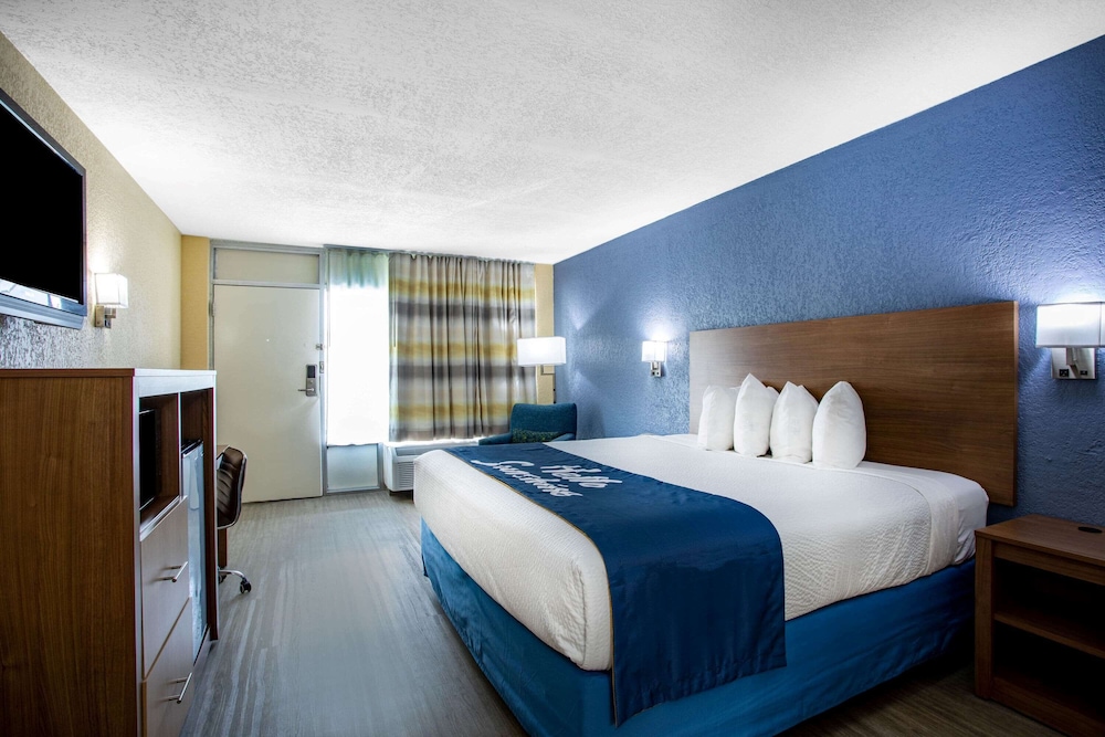 Days Inn By Wyndham Apopka Orlando 25/53