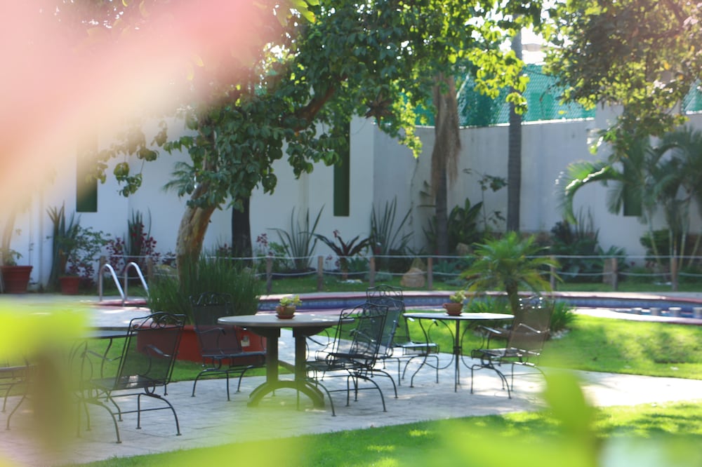 Aurea Hotel And Suites 45/50