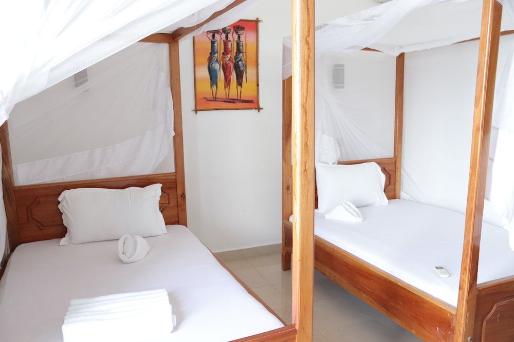 غرفة قياسية بسريرين منفصلين