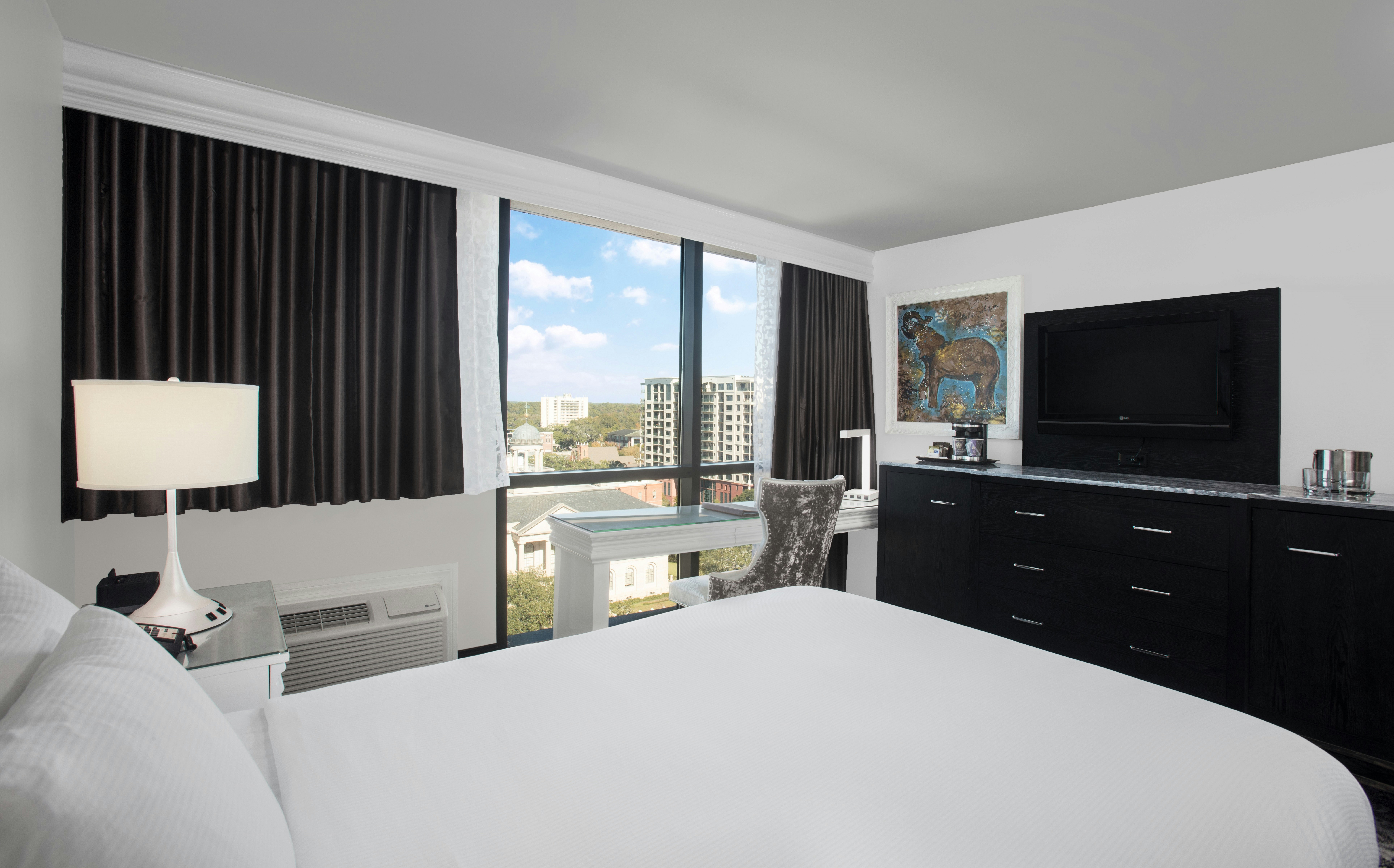 ROOM, QUEEN BED