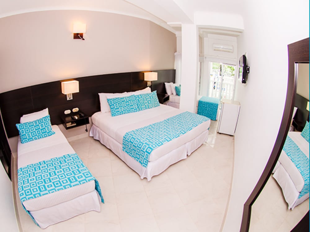 Hotel Manantial 24/68