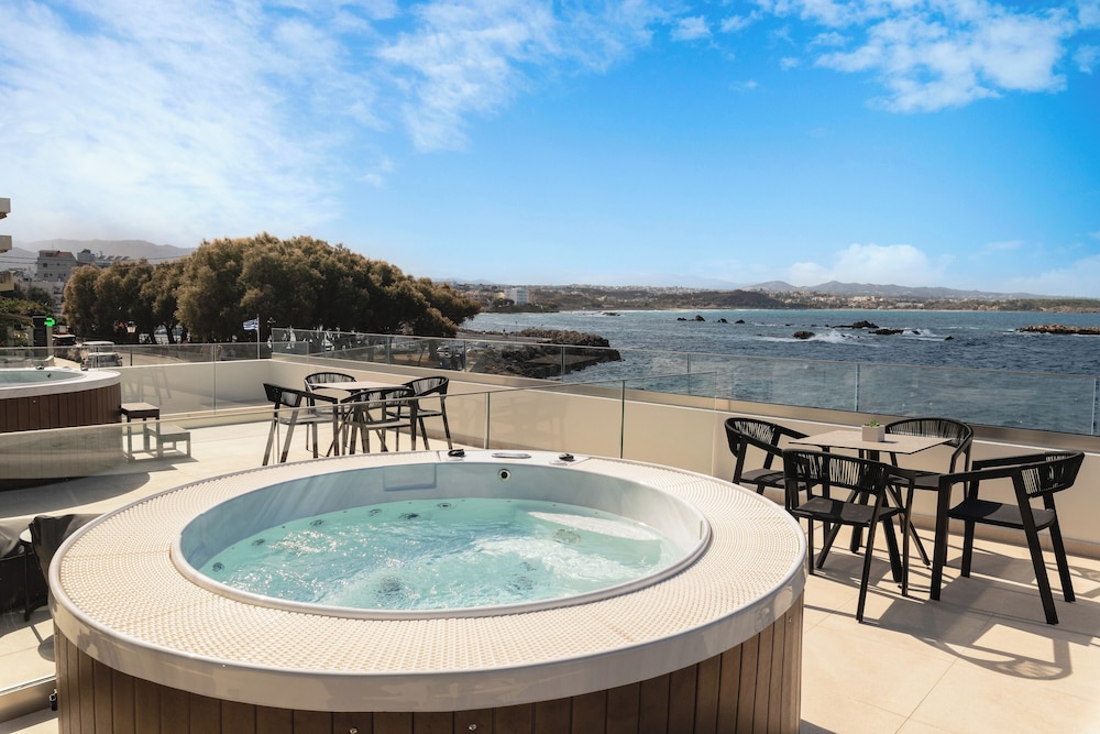 Elia Sea Suites 45/72
