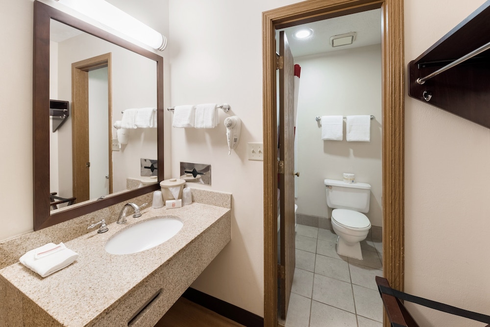 Red Roof Inn Fort Wayne 18/41
