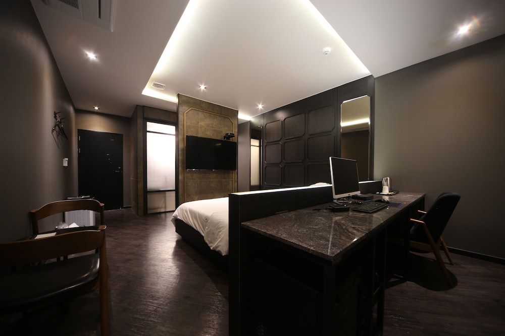 Brown Dot Hotel Beom il 13/30