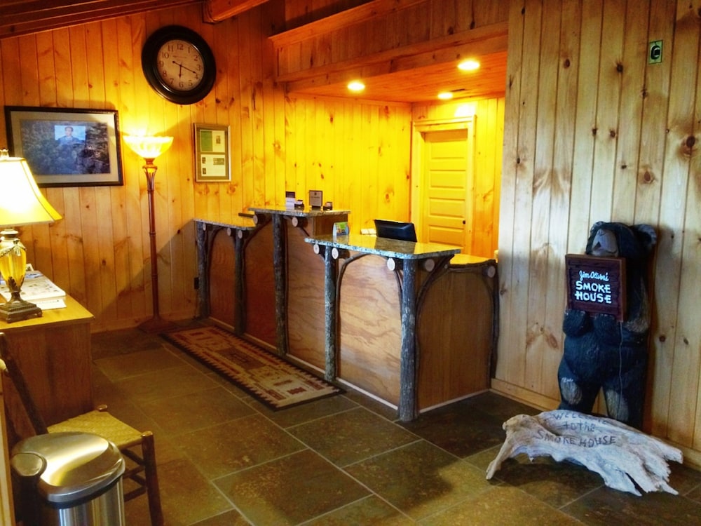 The Smokehouse Lodge and Cabins 11/75