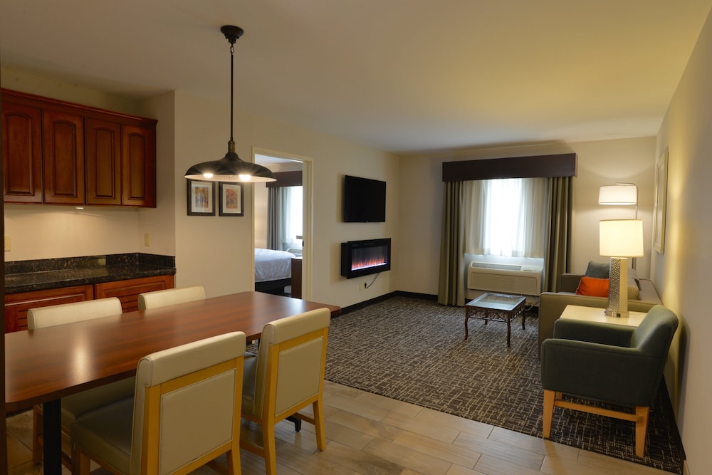 Holiday Inn Hotel Suites Minneapolis Lakeville 28/46