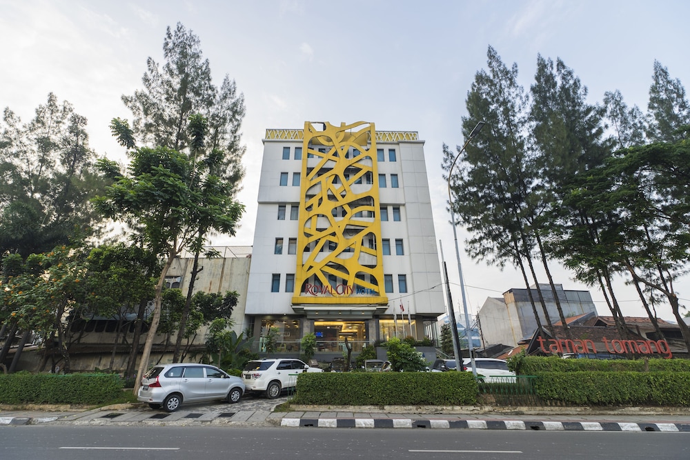 Royal City Hotel 53/55