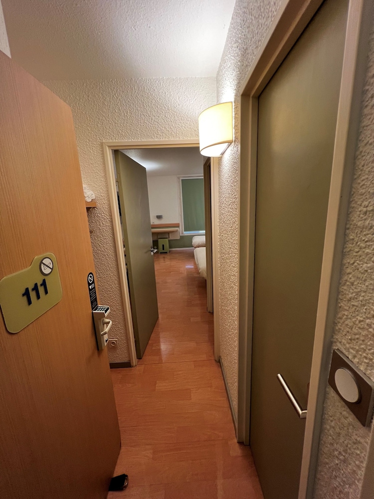 ibis budget Marseille Est Porte d'Aubagne 6/23