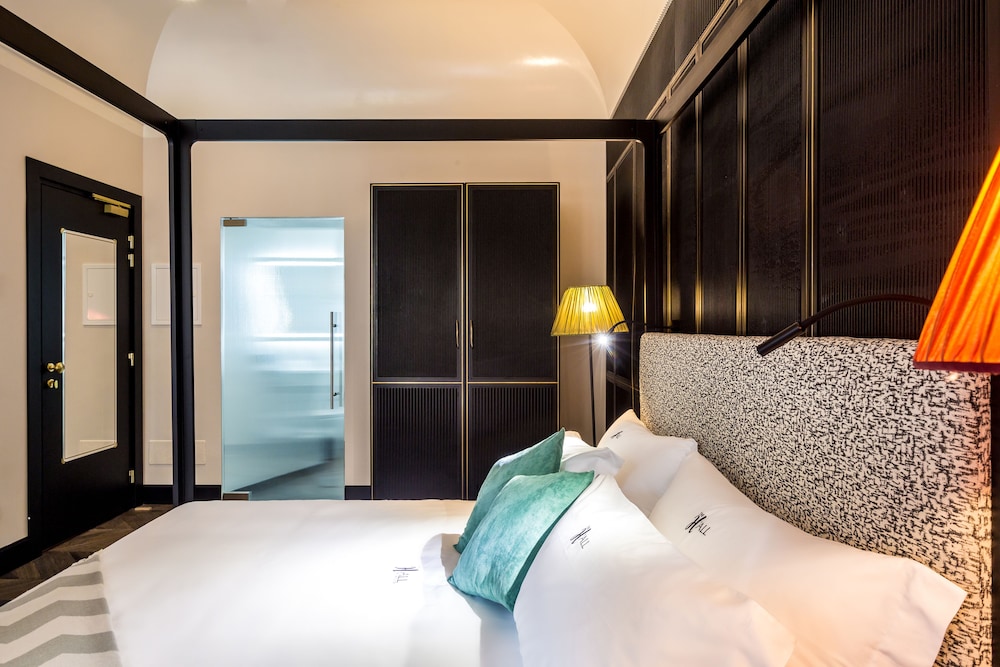 THE H'ALL TAILOR SUITE ROMA 23/65