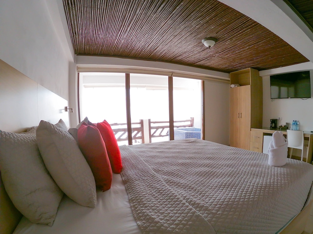 Hotel Los Farallones 38/70
