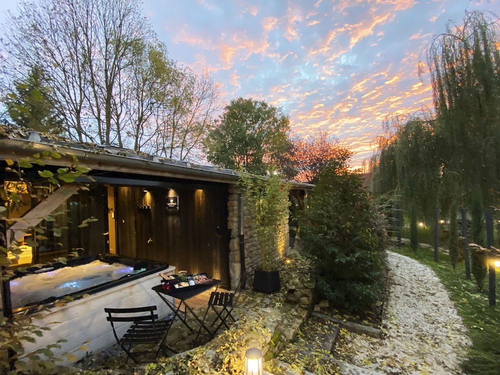 LE DOMAINE DES PRES VERTS SPA 27/50