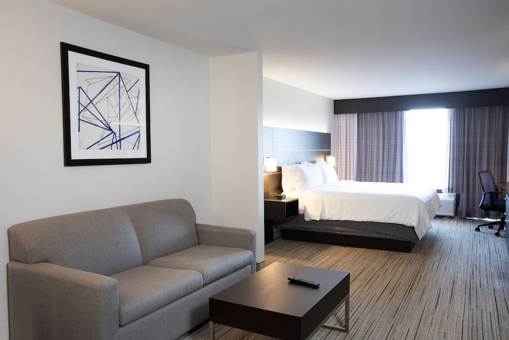 Holiday Inn Express Hotel and Suites Chester-Monroe-Goshen 29/72