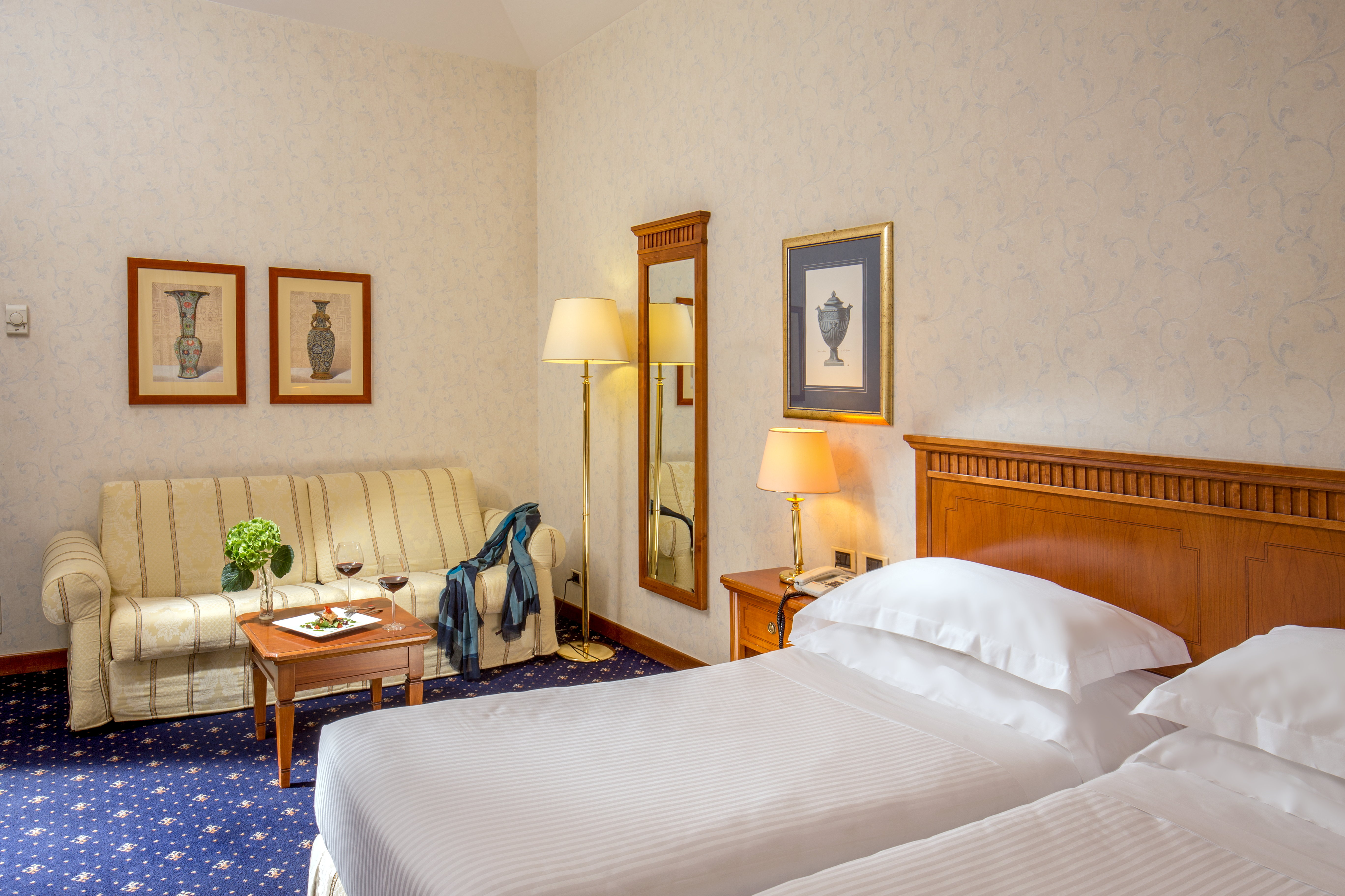 CLASSIC, TWIN BEDS, WITH EXTRA BED
