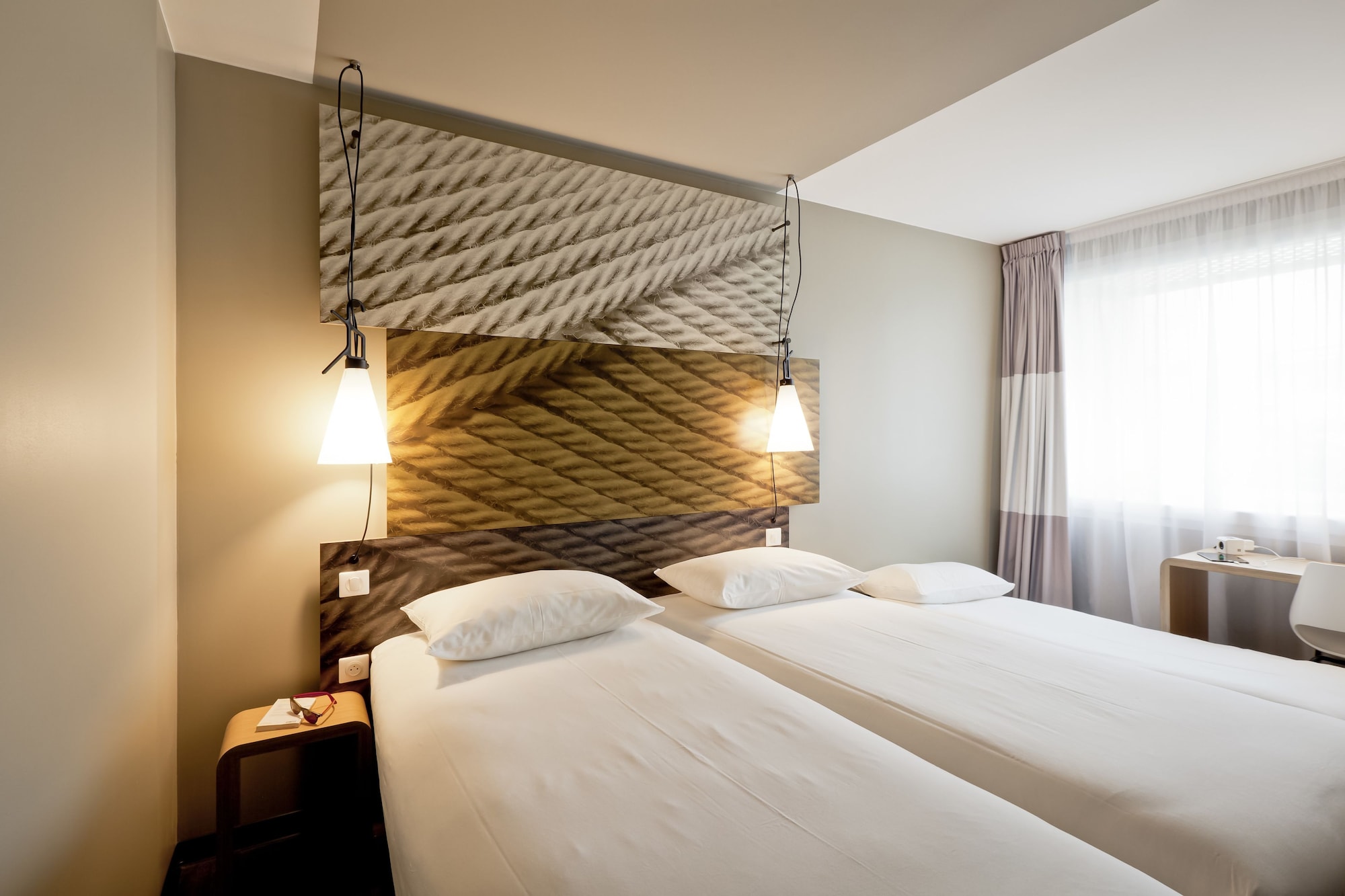 Standard, Twin Beds, Sofa