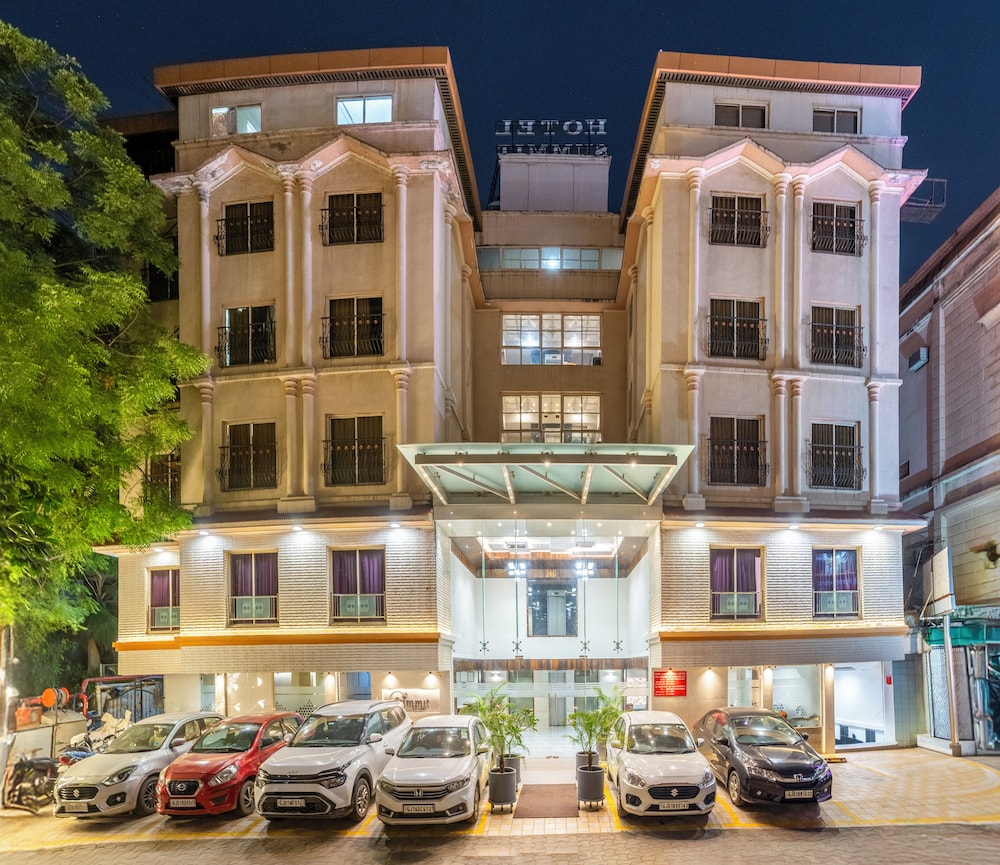 Hotel Summit 4/50