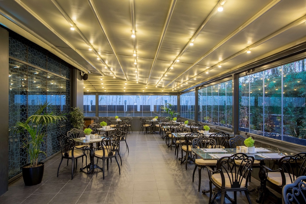Golden Tulip Istanbul Bayrampasa 38/50
