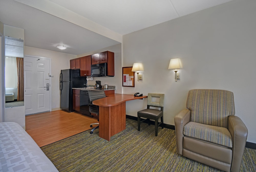 CANDLEWOOD SUITES COLUMBIA-FT. JACKSON 41/62