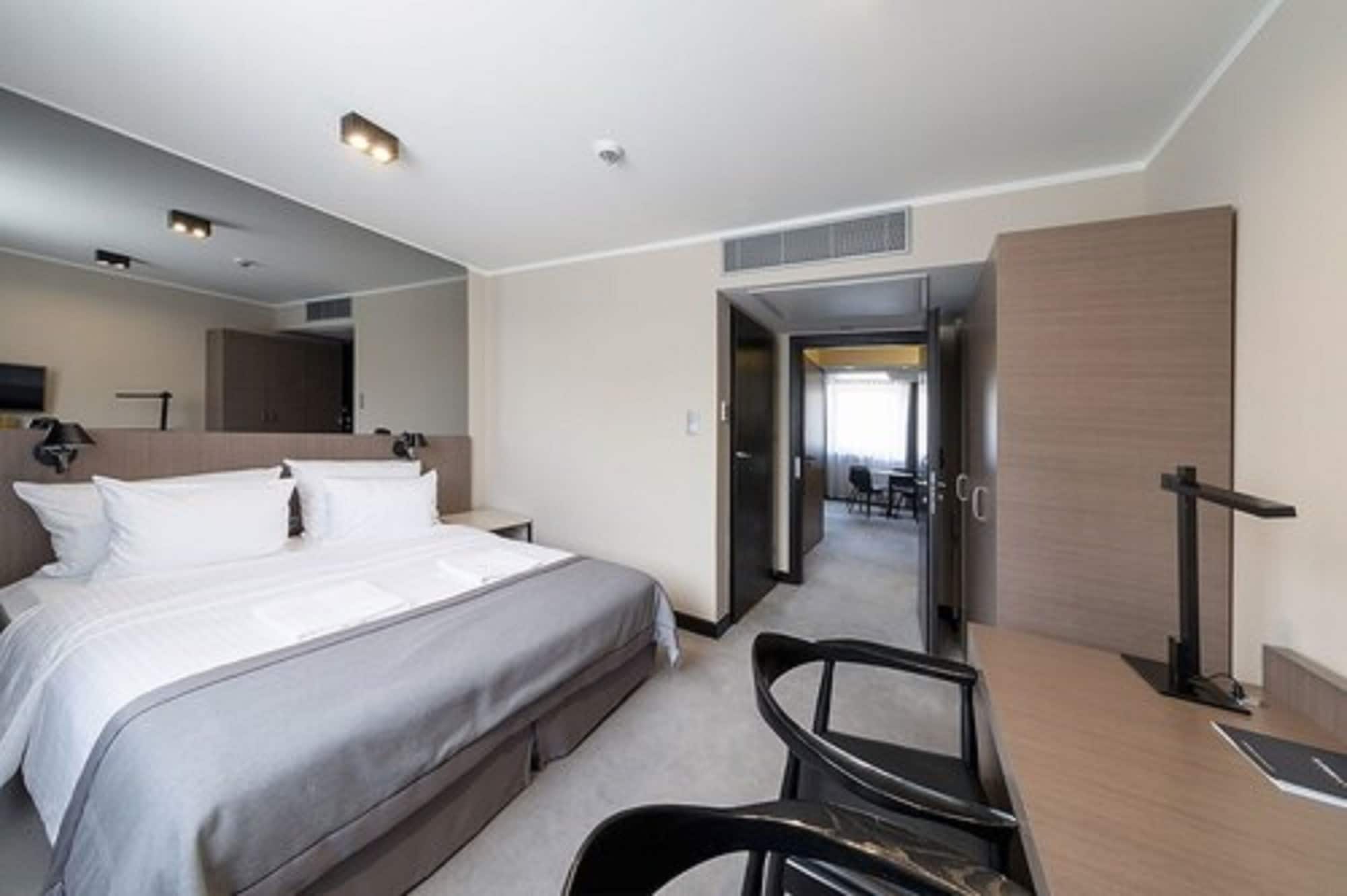 1 BEDROOM, APARTMENT
