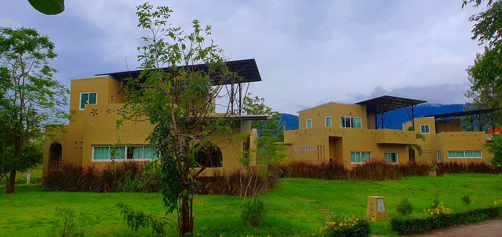 Aurora Resort 3/50