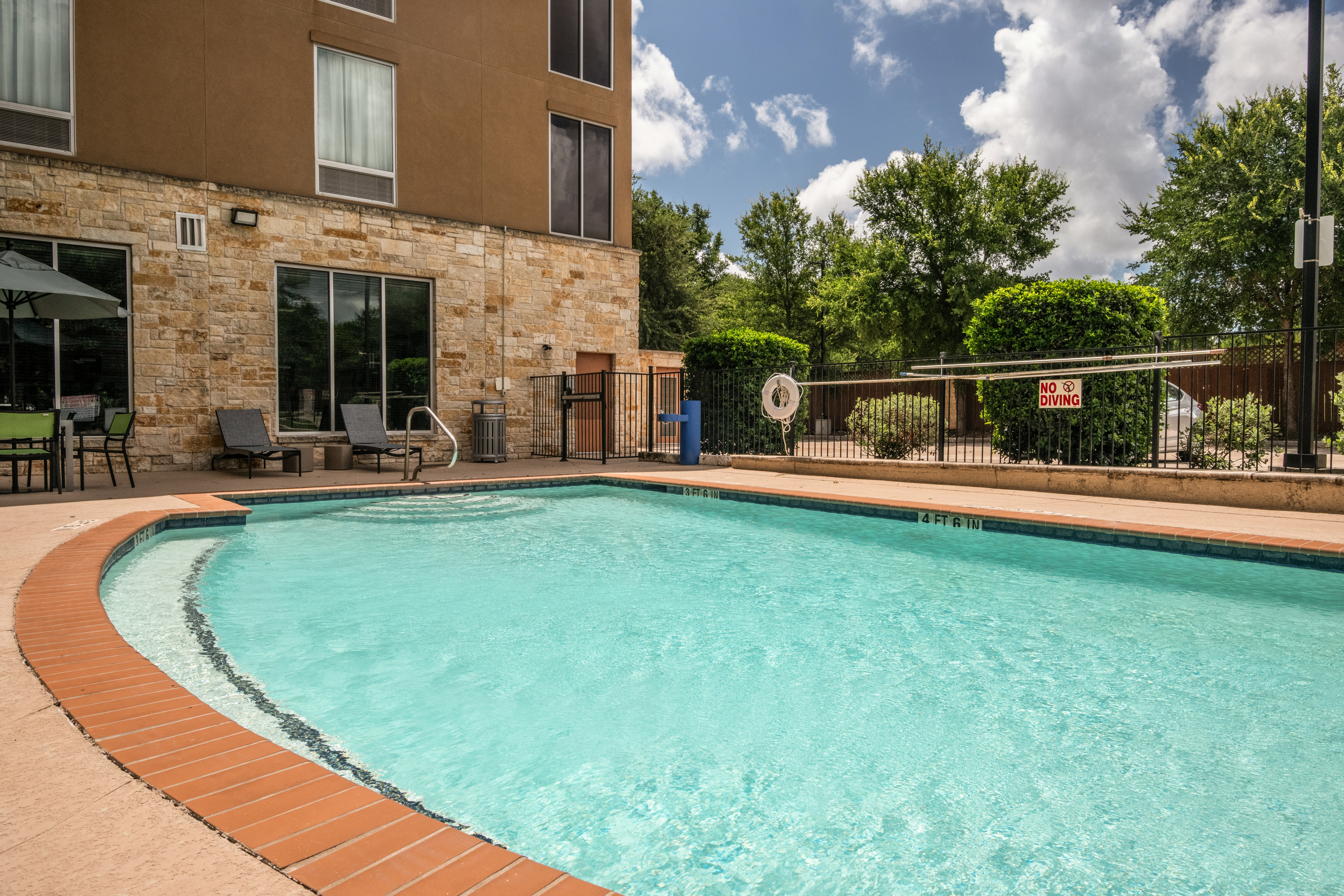 HAMPTON INN AUSTIN/OAK HILL 62/64