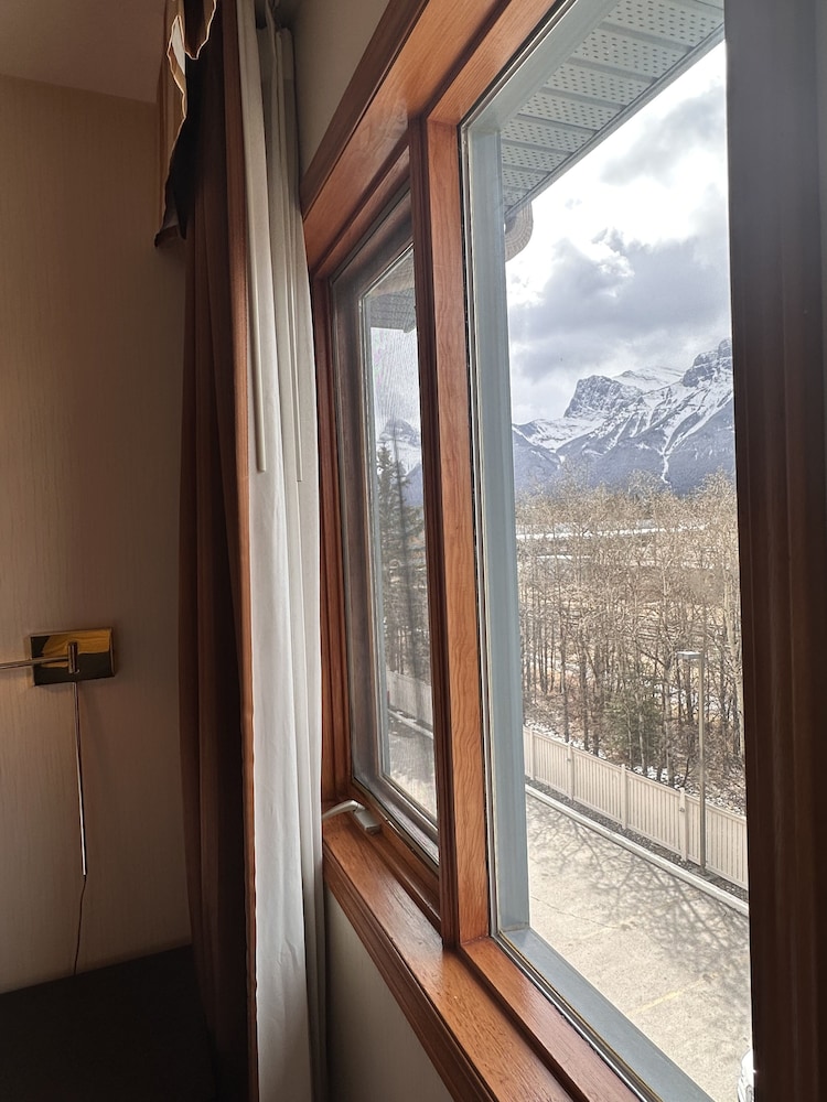 Chateau Canmore 42/69