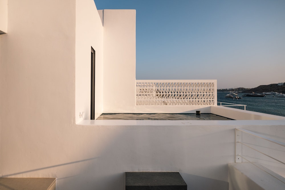 CUBIC Mykonos Seafront Design Suites 58/58
