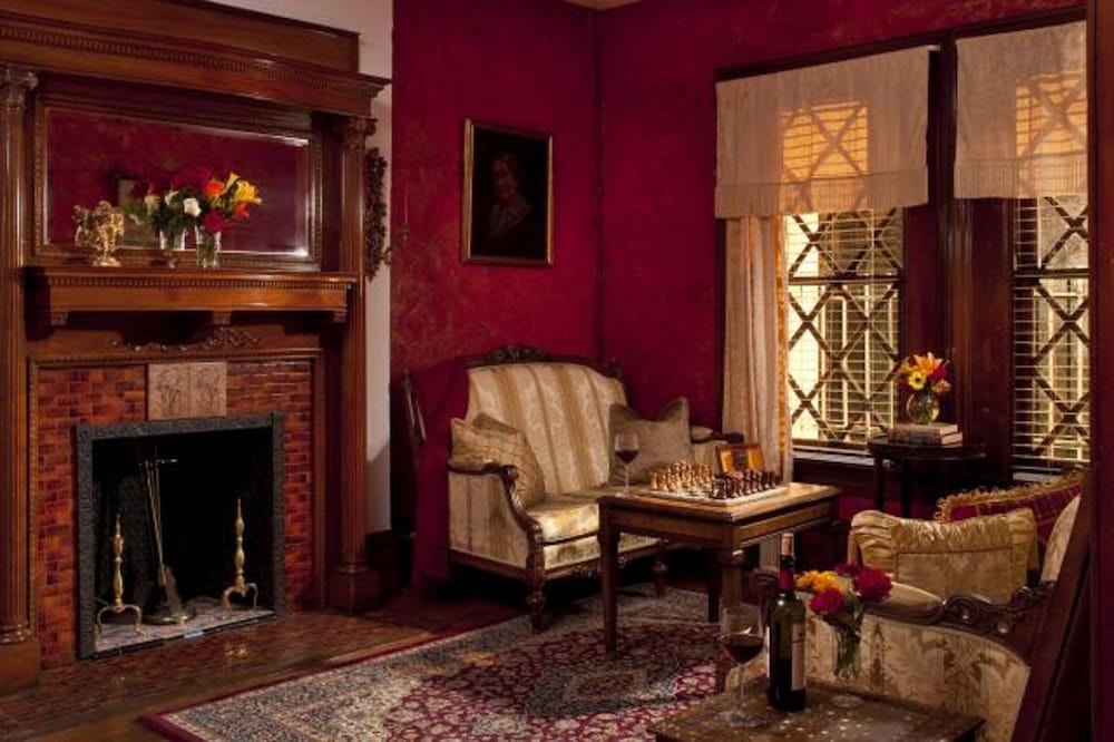 American Guest House 32/50