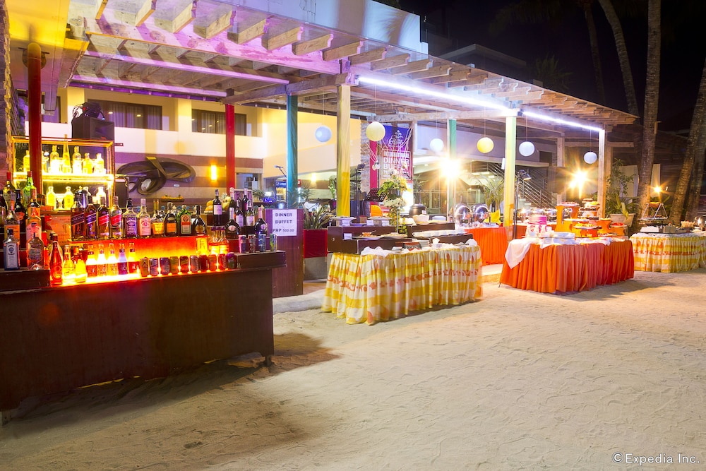 Crown Regency Beach Resort Boracay 11/75