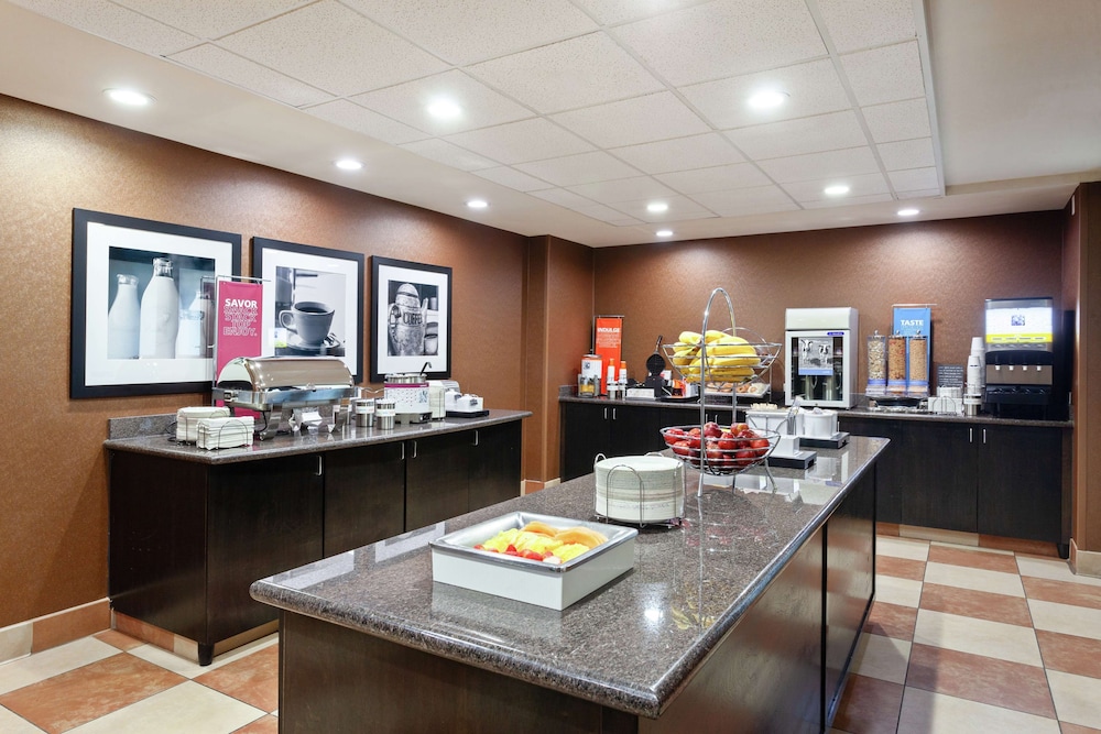 Hampton Inn & Suites Fresno-Northwest, CA 22/33