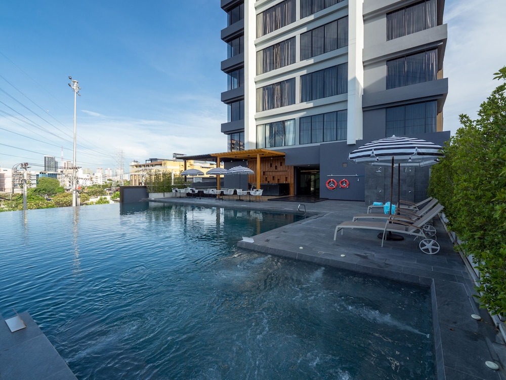 Thaya Hotel Bangkok 38/39